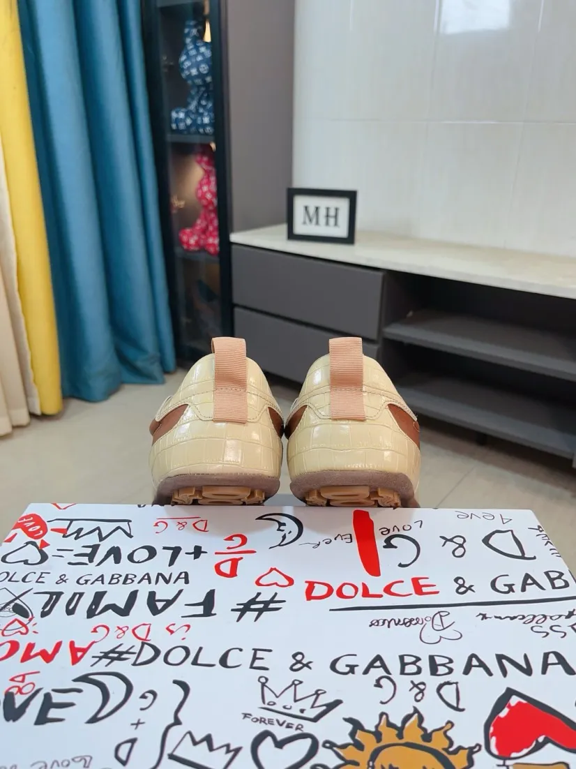 Men's shoes💰560🌹🌹"Dolce & Gabbana DG" original imported first-layer cowhide➕sheepskin lining, light on the foot, comfortable, versatile, original special outsole🔥favored by trendy men, welcome to compare quality🔥exquisite luxury, super A level! Compared with the genuine product at the counter, the version is no worse at all! Code number 38-44
